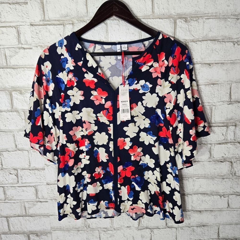 NWT‎ Elle blue floral top
